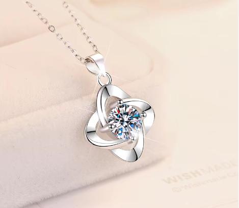 925 Sterling Silver Moissanite Clover Solitaire Pendant