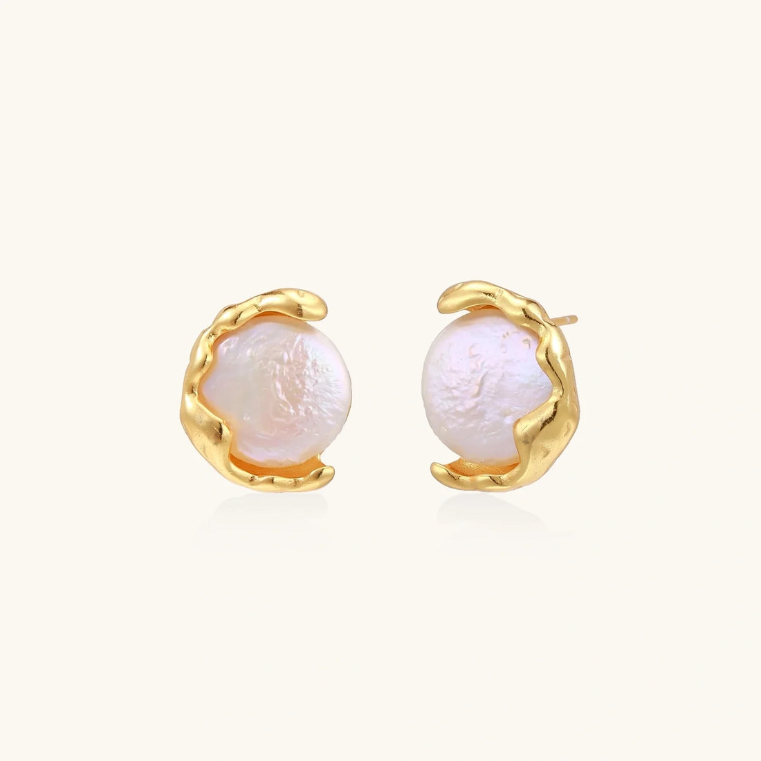 Pearl stud earrings in gold
