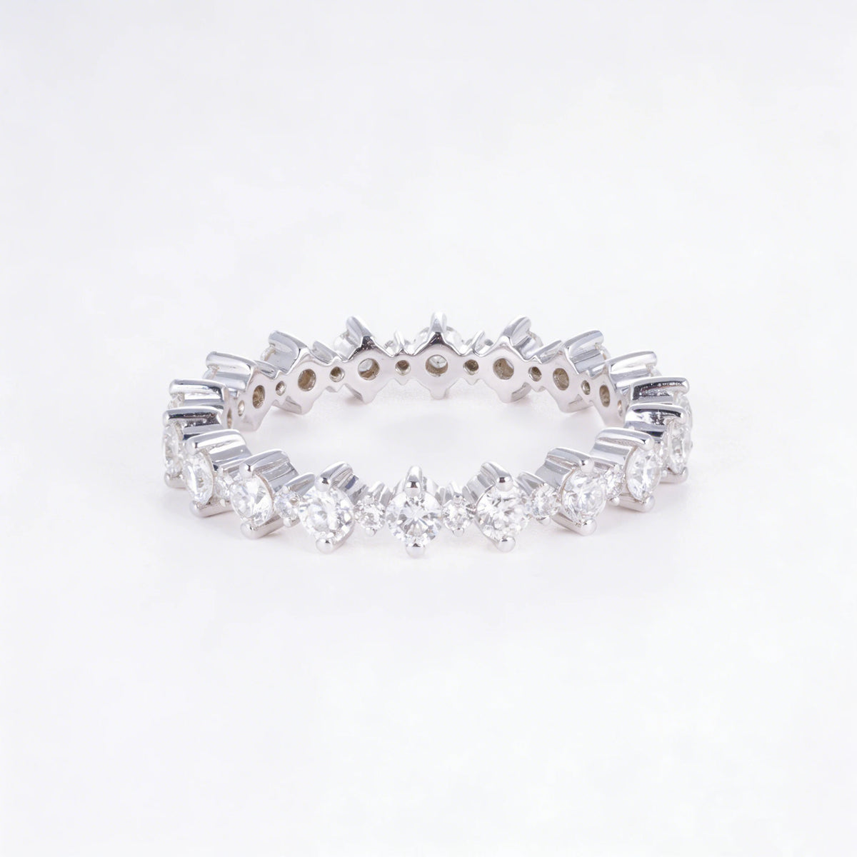 Elegant Design Lab Diamond Ring, 18K Gold, IGI Certified