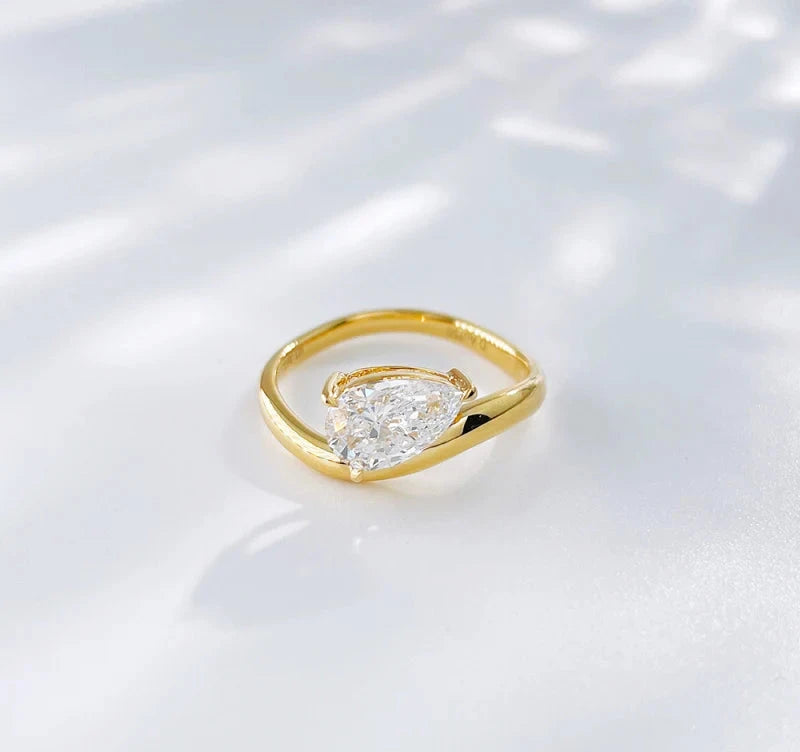 Pear Cut VVS Lab Diamond Ring, 1-1.5ct, 18K Gold, IGI Certified