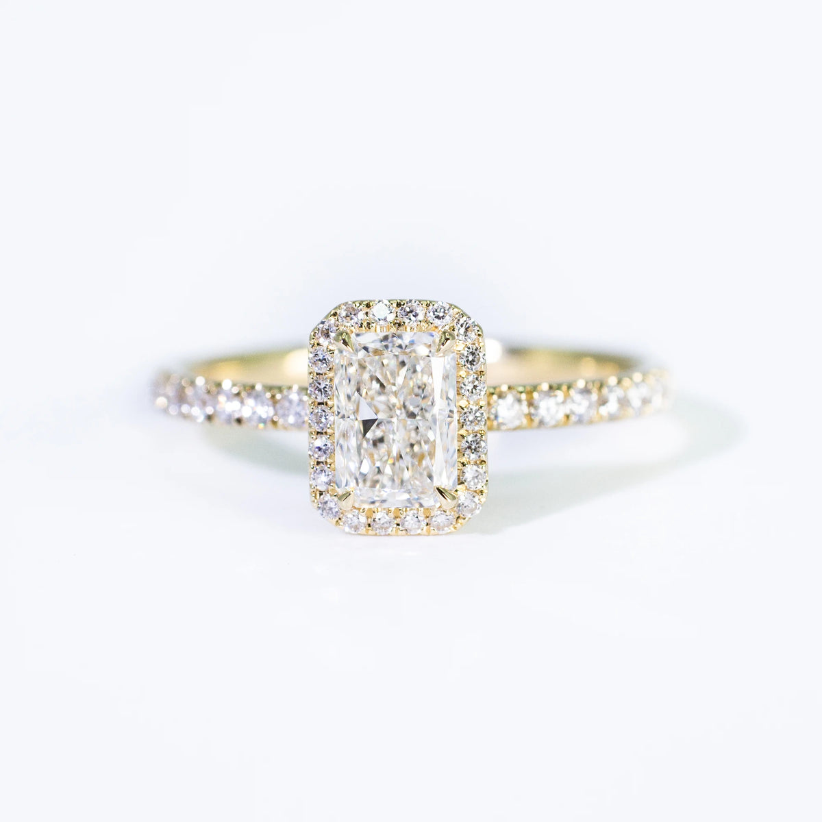 High Quality Cushion Cut Lab Diamond Ring, 18K Gold, IGI Certified