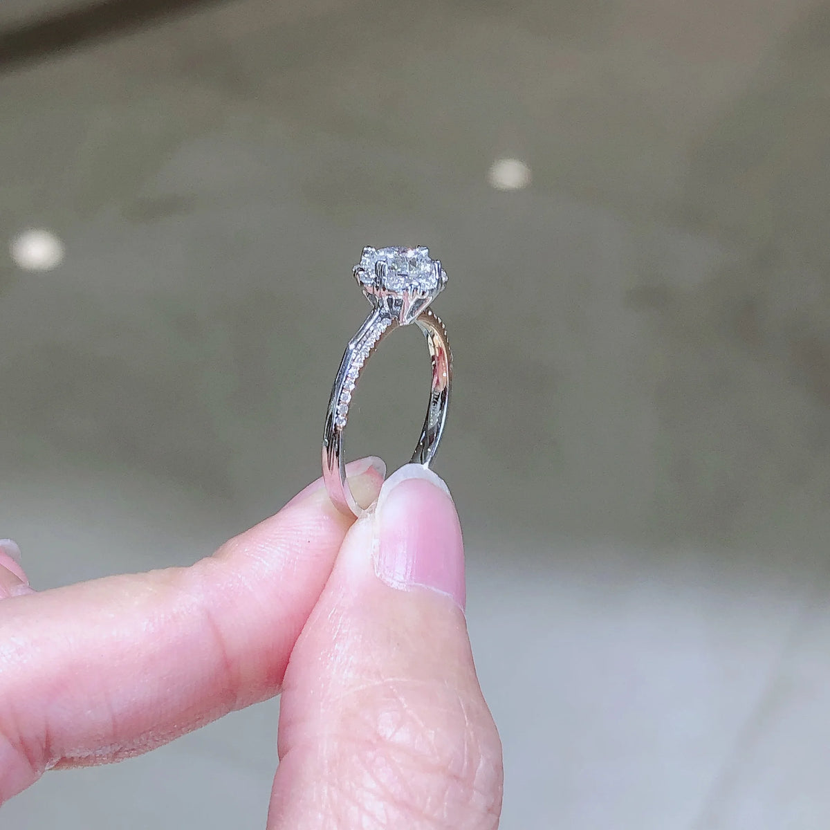0.7ct Round Cut VVS Lab Diamond Ring, 18K Gold, IGI Certified