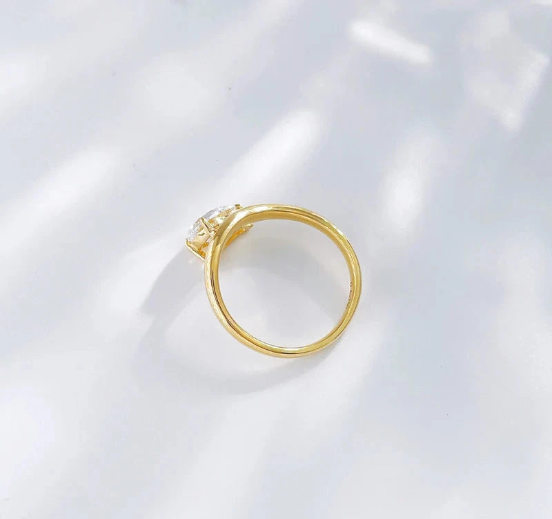 Pear Cut VVS Lab Diamond Ring, 1-1.5ct, 18K Gold, IGI Certified