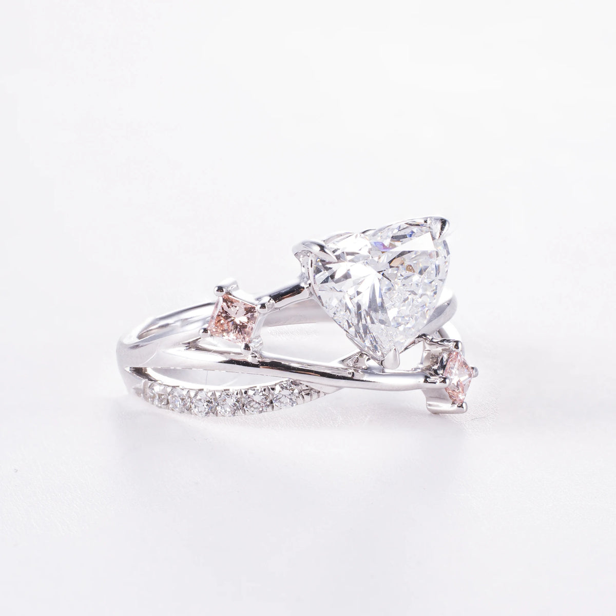 Elegant Heart VVS Lab Diamond Ring, 18K Gold, IGI Certified