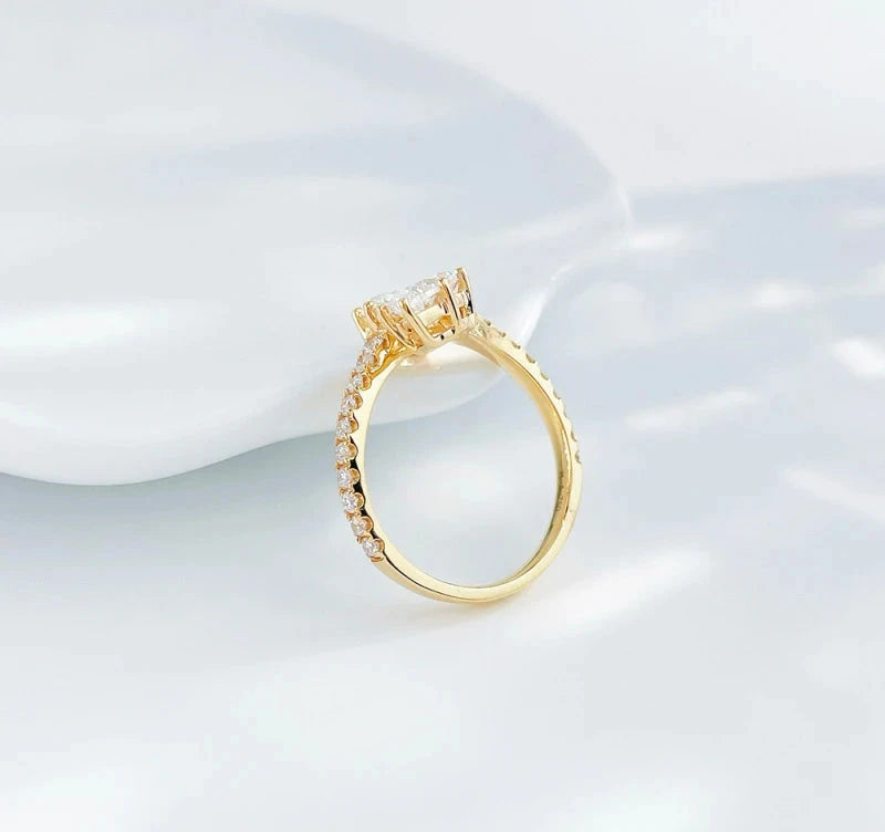 Marquise Cut VVS Lab Diamond Ring, 2.1ct, 18K Gold, IGI Certified