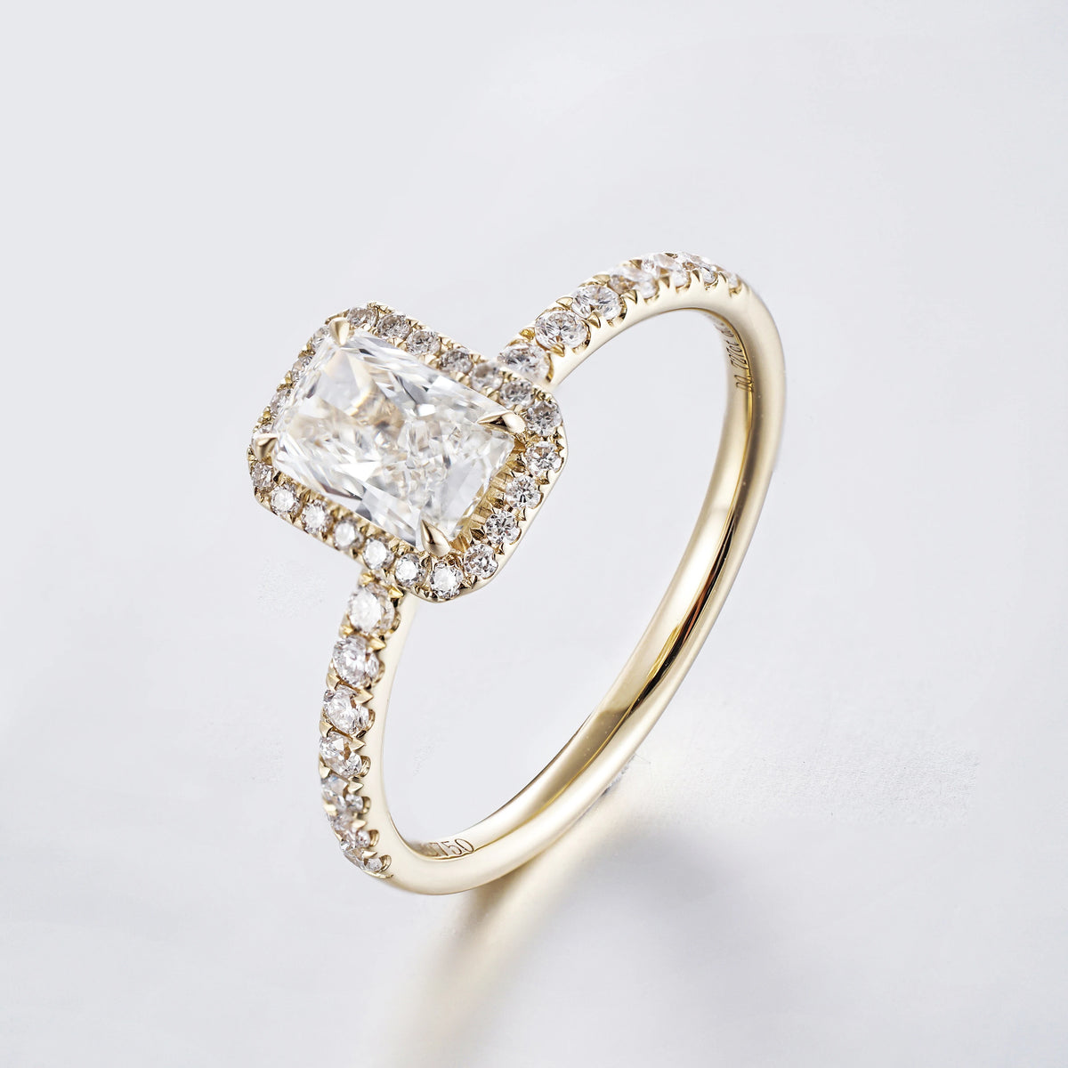 High Quality Cushion Cut Lab Diamond Ring, 18K Gold, IGI Certified