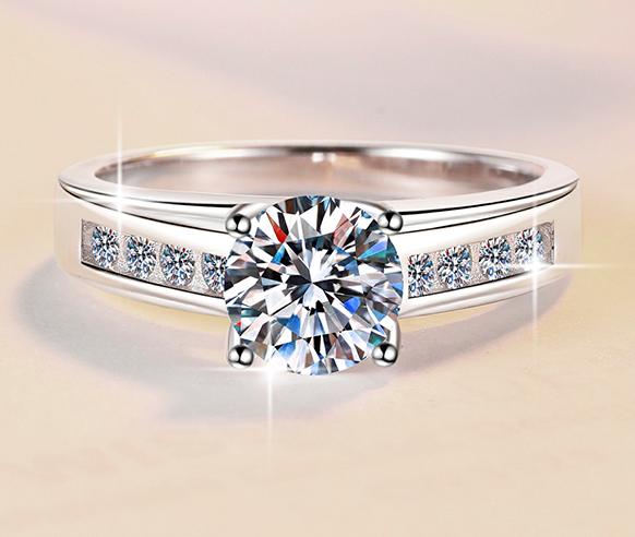 Round Solitaire Split Pavé Band Moissanite Ring in 925 Sterling Silver