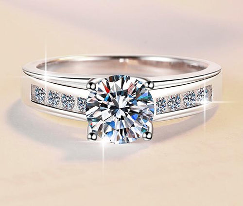 Round Solitaire Split Pavé Band Moissanite Ring in 925 Sterling Silver