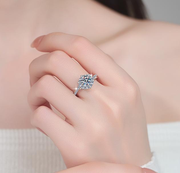 Round Solitaire Knife Edge Moissanite Ring in 925 Sterling Silver