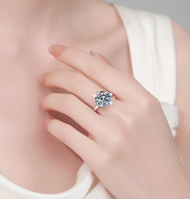 Round Solitaire Split Band Moissanite Ring in 925 Sterling Silver