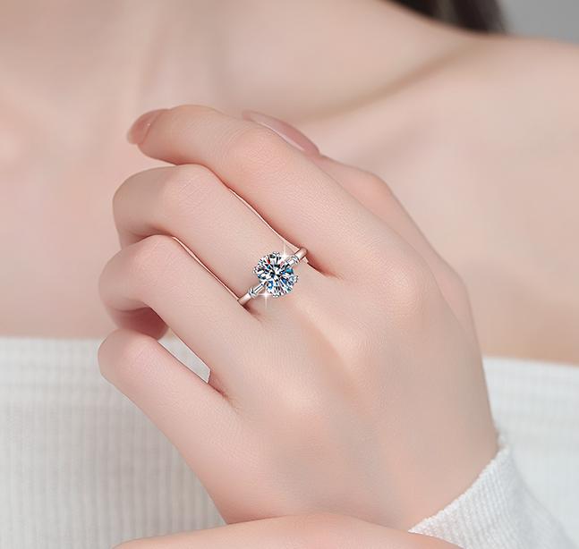 Oval Solitaire Split Band Moissanite Ring in 925 Sterling Silver