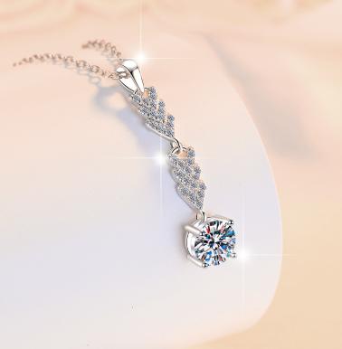 925 Sterling Silver Moissanite Leaf Solitaire Pendant