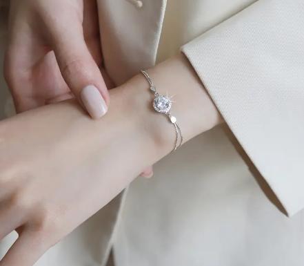 Sterling silver moissanite round halo chain bracelet, detail 3
