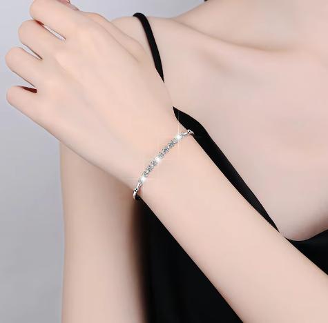 Sterling Silver Moissanite Straight Bar Tennis Bracelet, detail view 3
