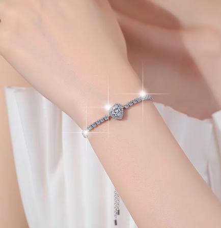 Sterling Silver Moissanite Heart Solitaire Slider Bracelet, detail view 3