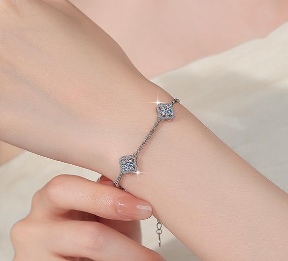 Sterling Silver Moissanite Four Clover Link Bracelet, detail view 3