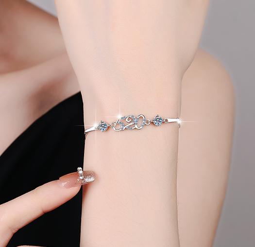 Sterling Silver Moissanite Number and Flower Link Bracelet, detail view 3